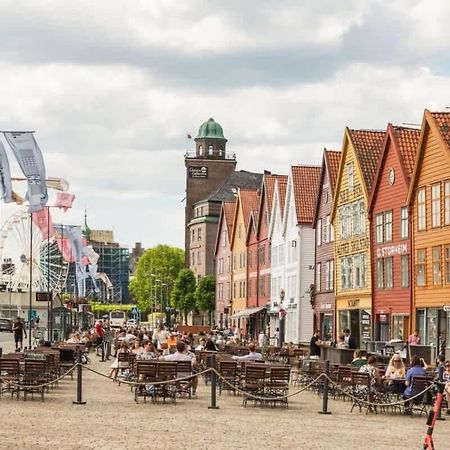 Dinbnb Apartments I Historical Two-Floor Apartment With Rooftop Panorama I 1645 Heritage Bergen Bagian luar foto