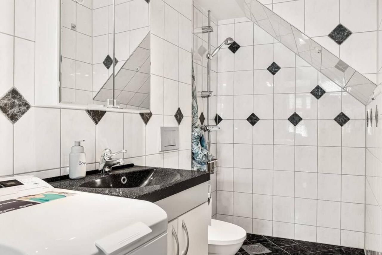 Dinbnb Apartments I Historical Two-Floor Apartment With Rooftop Panorama I 1645 Heritage Bergen Bagian luar foto