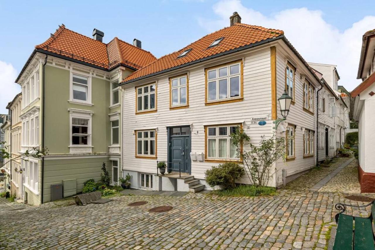 Dinbnb Apartments I Historical Two-Floor Apartment With Rooftop Panorama I 1645 Heritage Bergen Bagian luar foto