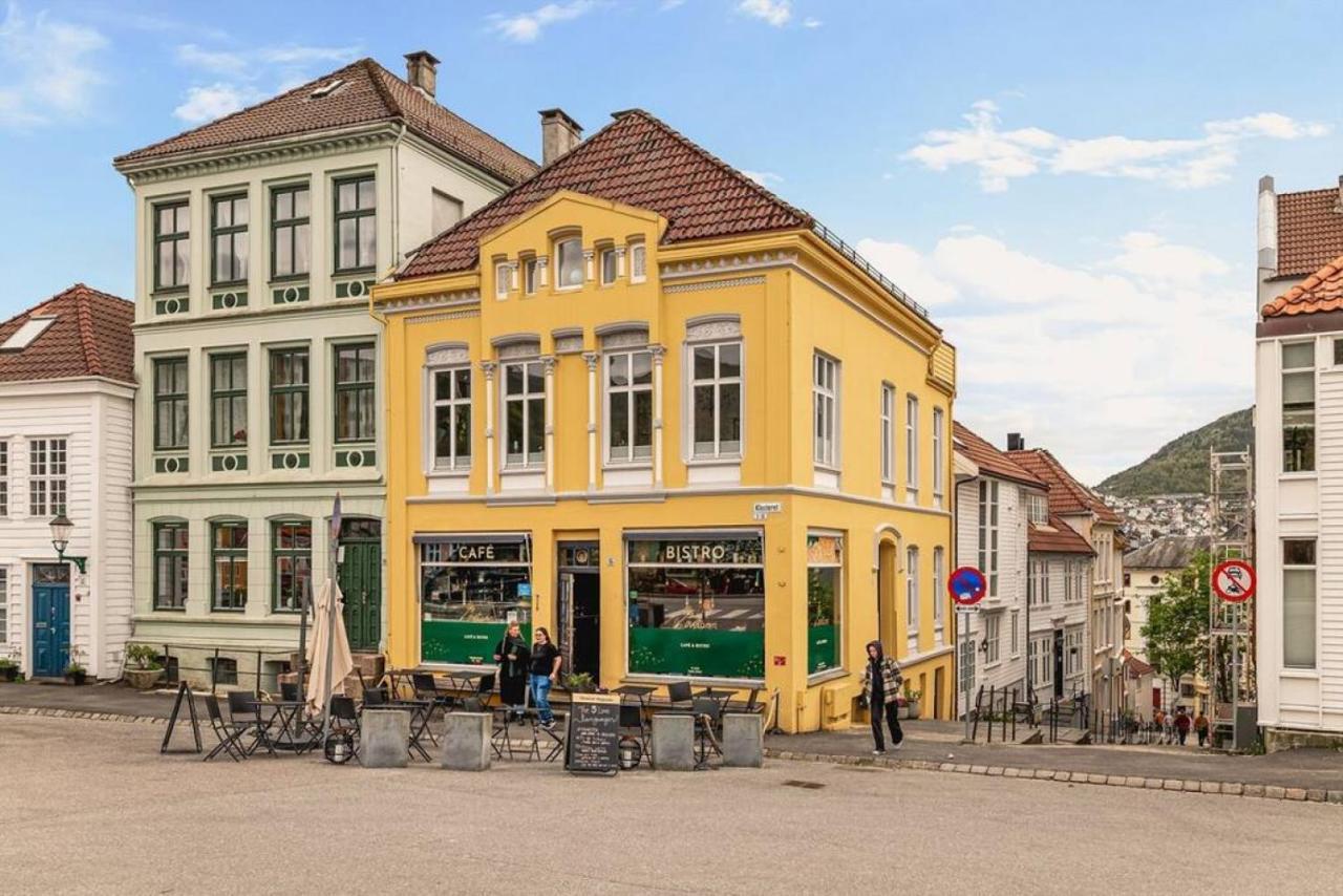 Dinbnb Apartments I Historical Two-Floor Apartment With Rooftop Panorama I 1645 Heritage Bergen Bagian luar foto