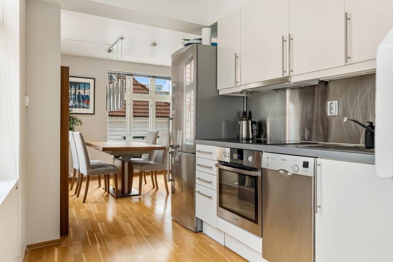 Dinbnb Apartments I Historical Two-Floor Apartment With Rooftop Panorama I 1645 Heritage Bergen Bagian luar foto