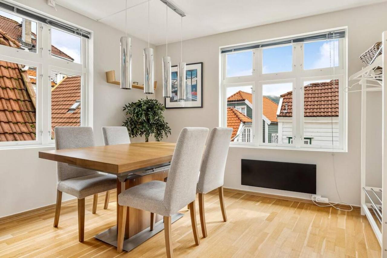 Dinbnb Apartments I Historical Two-Floor Apartment With Rooftop Panorama I 1645 Heritage Bergen Bagian luar foto