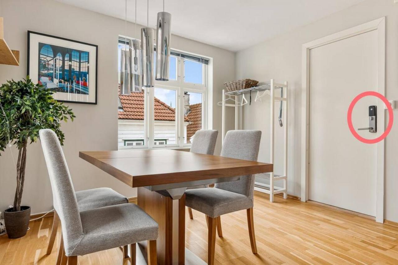 Dinbnb Apartments I Historical Two-Floor Apartment With Rooftop Panorama I 1645 Heritage Bergen Bagian luar foto