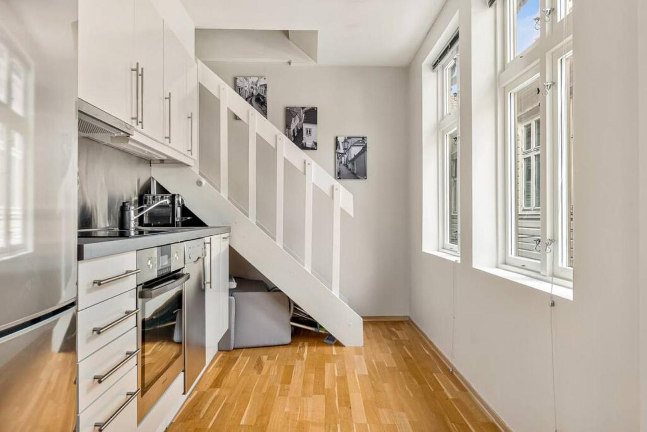 Dinbnb Apartments I Historical Two-Floor Apartment With Rooftop Panorama I 1645 Heritage Bergen Bagian luar foto