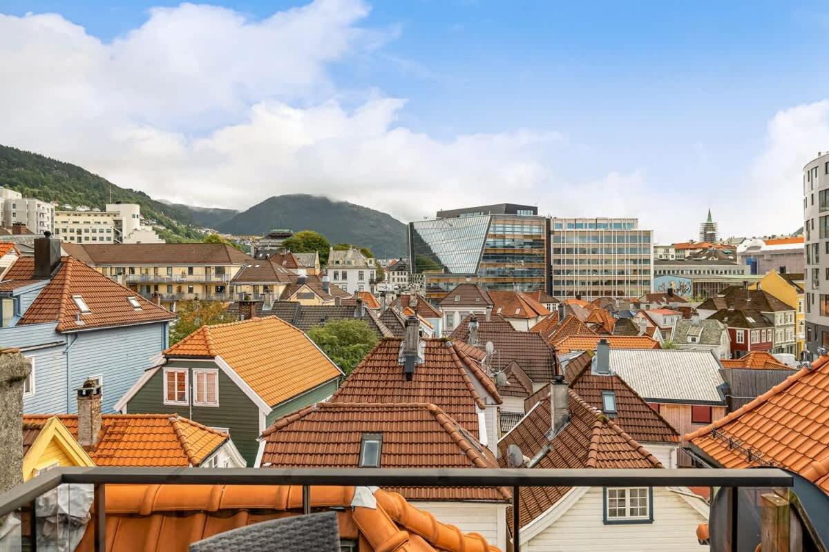 Dinbnb Apartments I Historical Two-Floor Apartment With Rooftop Panorama I 1645 Heritage Bergen Bagian luar foto